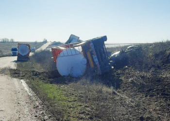 На Миколаївщині DAF зіткнувся з легковиком (ФОТО)