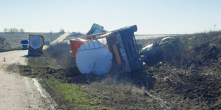 На Миколаївщині DAF зіткнувся з легковиком (ФОТО)