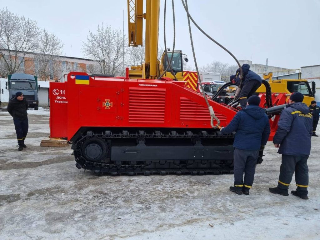 Республіка Корея передала Україні 10 машин для розмінування деокупованих територій (ФОТО) 14