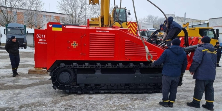 Республіка Корея передала Україні 10 машин для розмінування деокупованих територій (ФОТО)