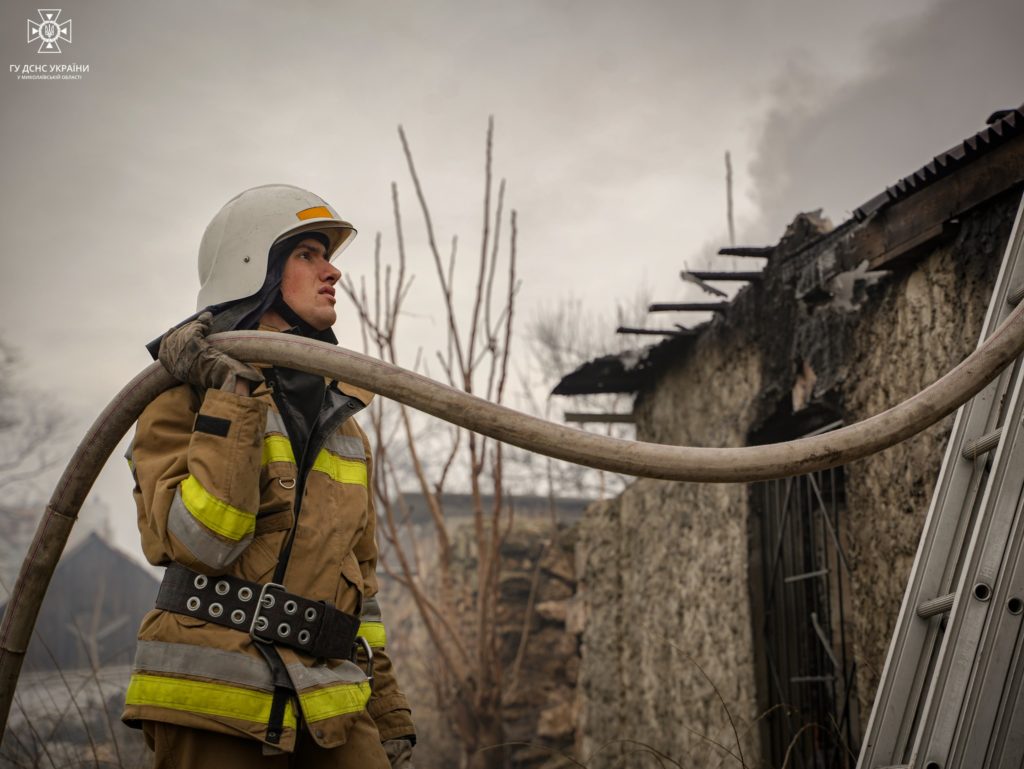 Ранкова пожежа у Миколаєві – врятовано 71-річну жінку (ФОТО, ВІДЕО) 18