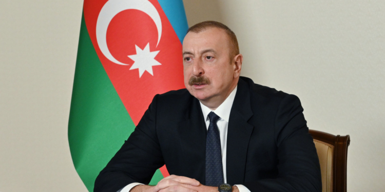 “Хто звільнить Карабах, той і буде нашим вічним президентом”. В Азербайджані Алієв знову йде на вибори