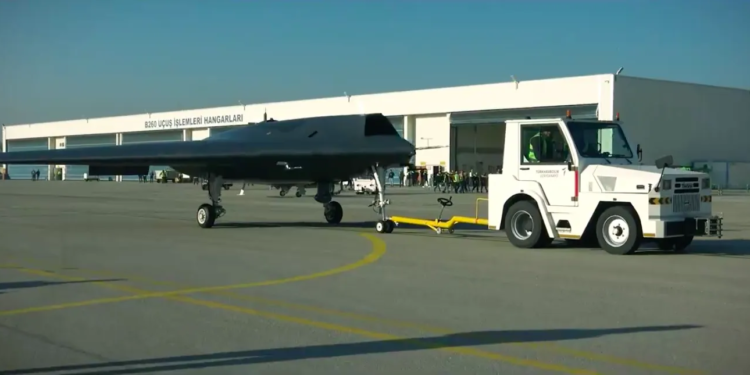 Новий турецький ударний дрон Anka III показав себе в польоті. Що він може (ВІДЕО)