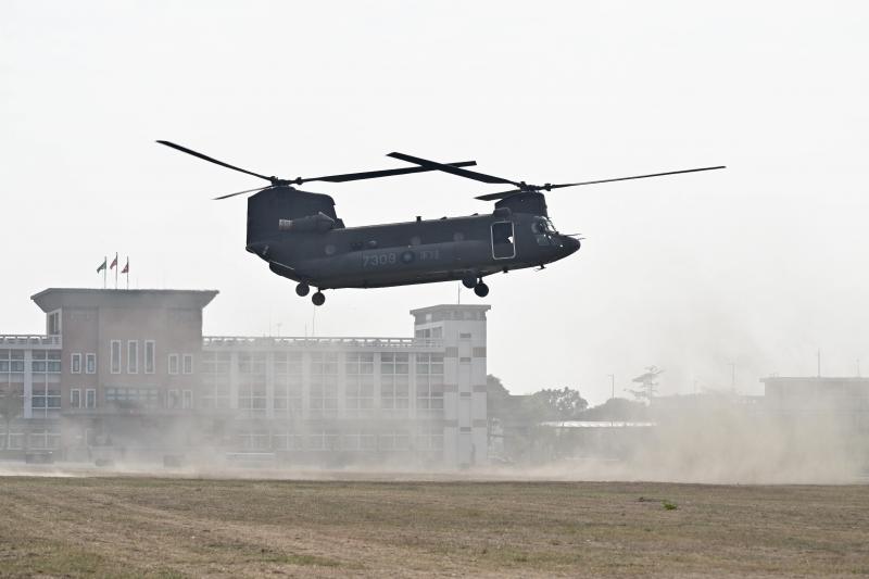 Китайські спецслужби завербували підполковника з Тайваню - він мав за $15 млн. викрасти бойовий гелікоптер США (ФОТО) 2