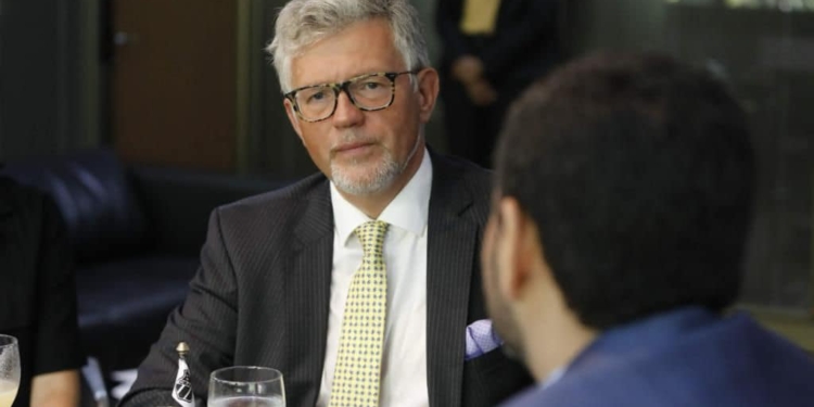 Дружина посла Мельника розповіла про жахливе життя у Бразилії – без щеплень, практично без медстраховки, запис до лікаря на наступний рік (ФОТО)