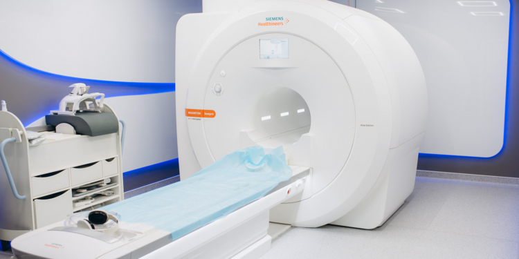 В чем разница простого МРТ и МРТ с контрастом