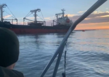 В Чорному морі на міні підірвалося цивільне судно, є поранені (ФОТО)