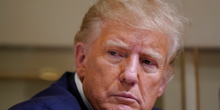 Після відмови Верховного суду США прискорити розгляд справи Трампа його юристи доводять імунітет експрезидента в інших судах