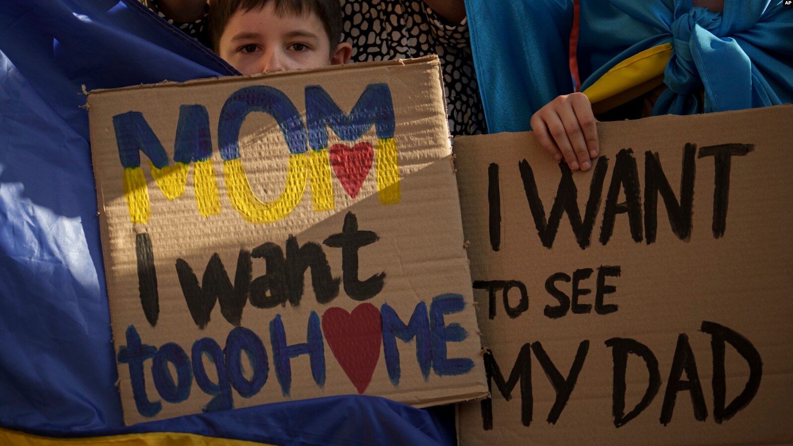 Дводітна родина і 300 тис. мігрантів щороку. Україні після війни прогнозують “золоту лихоманку”