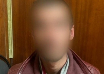 У Миколаєві поліцейські затримали чоловіка, який «підрізав» свого товариша по чарці