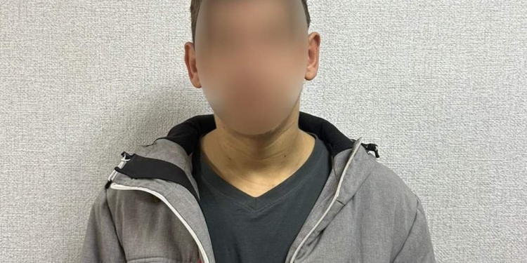 На Миколаївщині поліція впіймала 23-річного вандала, який, будучи п’яним, пошкодив понад 80 надгробків на місцевому кладовищі (ФОТО)