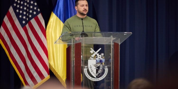 “Важливо, щоб політики навіть не думали зраджувати солдатів”, – Зеленський в університеті оборони США (ФОТО, ВІДЕО)