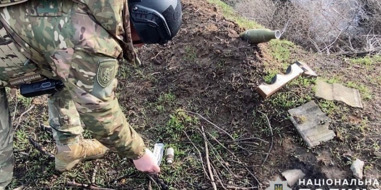 Некеровані авіаційні ракети, міни, гранати: поліцейські вибухотехніки Миколаївщини знешкодили понад сотню одиниць російської зброї, знайденої при розмінуванні (ФОТО, ВІДЕО)