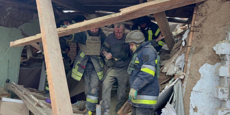 В результаті масованої ракетної атаки на Україну двоє людей загинули, 33 постраждали, – Офіс президента (ФОТО)