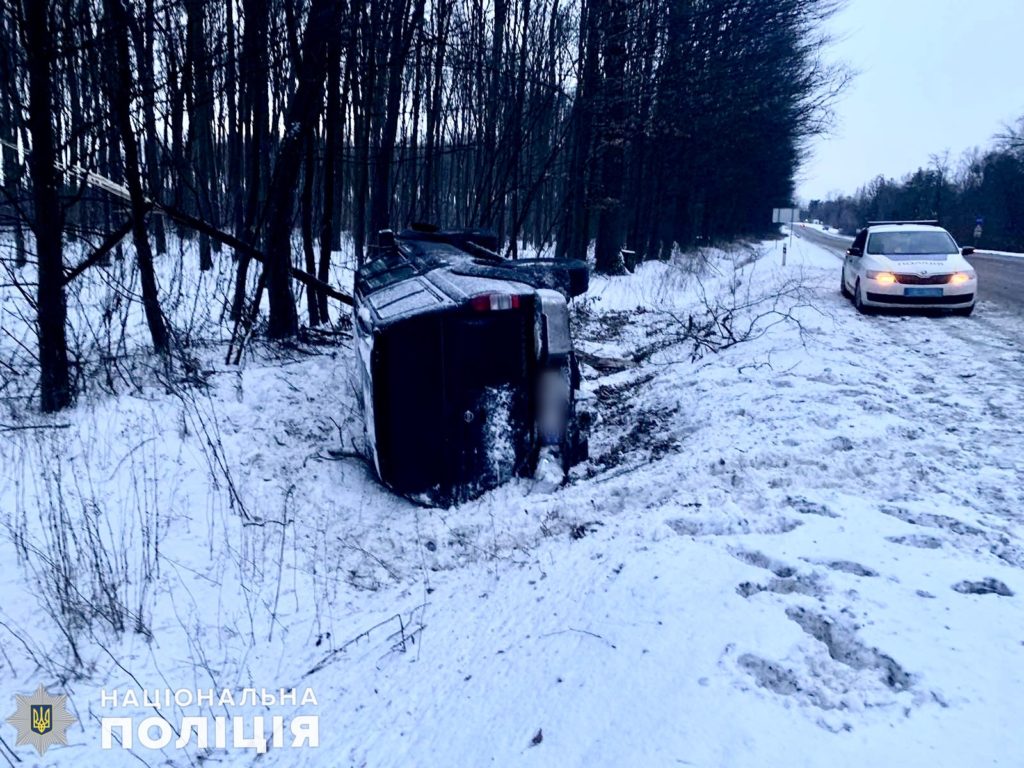 Вкрав позашляховик, щоб поїхати до дівчини, але розбив. Романтика з Миколаївщини затримали у Вінниці (ФОТО) 2