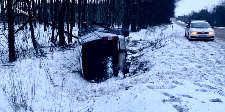 Вкрав позашляховик, щоб поїхати до дівчини, але розбив. Романтика з Миколаївщини затримали у Вінниці (ФОТО)