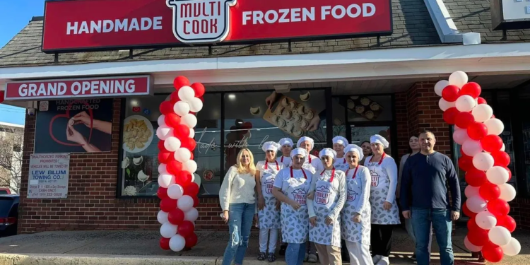 “Галя Балувана” дісталася до США і зупинилася у Філадельфії (ФОТО)