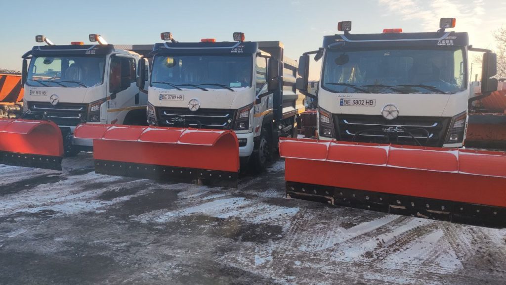 Негода в Миколаєві: за вечір і ніч на обробку автошляхів міста використано біля 180 тонн реагентів 1
