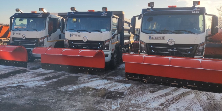 Негода в Миколаєві: за вечір і ніч на обробку автошляхів міста використано біля 180 тонн реагентів