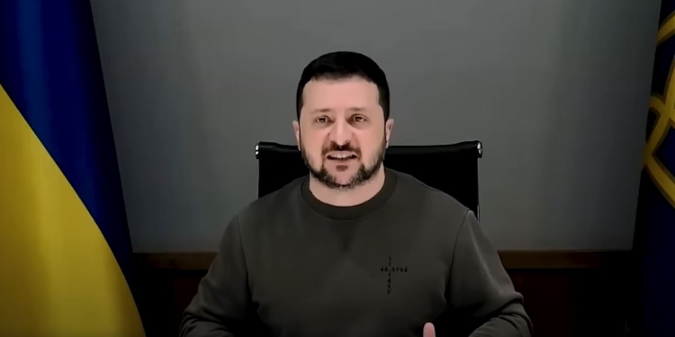 “Путін відчуває кров, він відчуває свою силу. І він з’їсть вас на вечерю з усіма вашими ЄС, НАТО, свободою і демократією”, – розлючений Зеленський в The Economist (ВІДЕО)