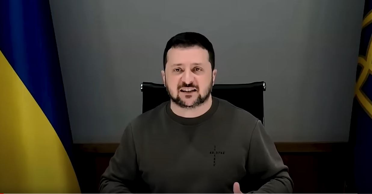 “Путін відчуває кров, він відчуває свою силу. І він з’їсть вас на вечерю з усіма вашими ЄС, НАТО, свободою і демократією”, – розлючений Зеленський в The Economist (ВІДЕО)