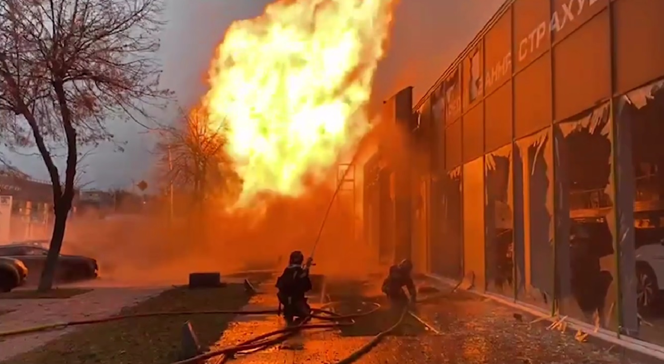 Четверо людей загинули, 92 людей поранено, триває ліквідація наслідків чергової російської атаки – Зеленський (ВІДЕО)