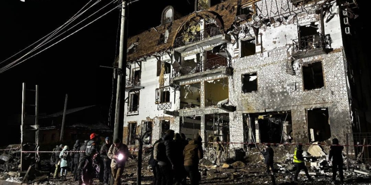 В Харкові ракети С-300 влучили в готель з турецькими журналістами (ФОТО, ВІДЕО)