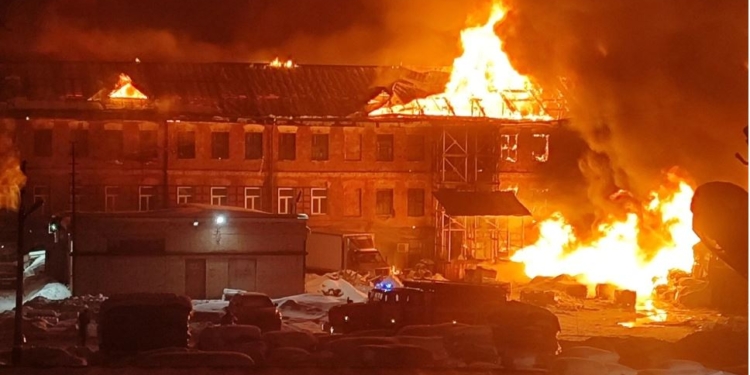 У Підмосков’ї горить полімерний завод – випускає матеріали для спецвзуття, касок, бронежилетів (ВІДЕО)