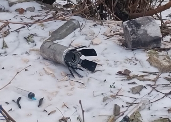 В Центральному районі Миколаєва неподалік багатоповерхівок виявлено касетний боєприпас (ФОТО)