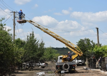 Майже 2,5 тис км. проводів, більше 230 трансформаторів та 1,1 тис опор замінили енергетики на Миколаївщині в 2023 р.