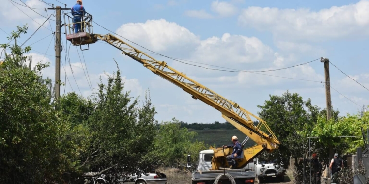 Майже 2,5 тис км. проводів, більше 230 трансформаторів та 1,1 тис опор замінили енергетики на Миколаївщині в 2023 р.