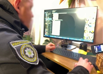 У Миколаєві в ході міжнародної спецоперації викрили 29-річного хакера, який завдав провідній світовій компанії збитків на $2 млн. (ФОТО)