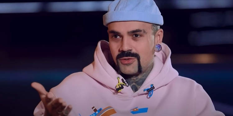 «Мені кармічно соромно», – колишній режисер «Битви екстрасенсів» стверджує, що все це брехня (ВІДЕО)