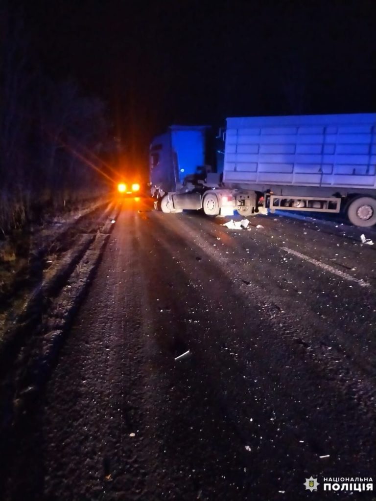 На Миколаївщині в нічній ДТП загинув водій легковика (ФОТО) 2