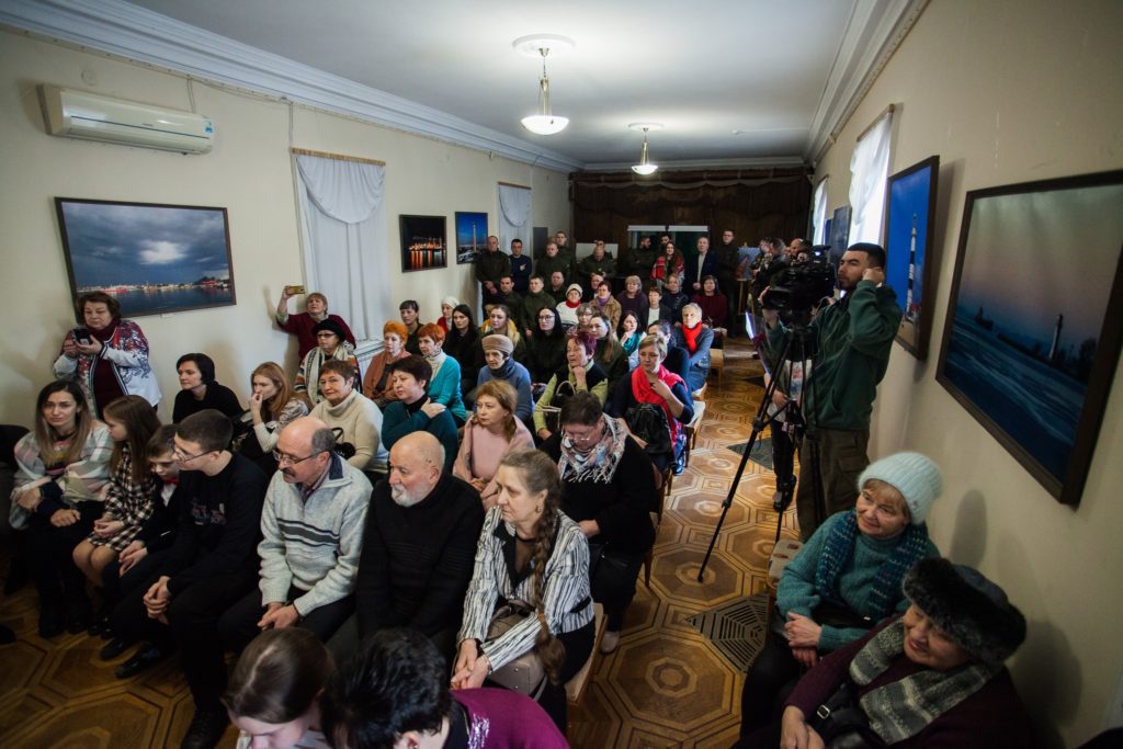 «На боці світла та надії»: у Миколаєві відкрилась виставка фоторобіт, присвячених маякам Півдня України (ФОТО) 1