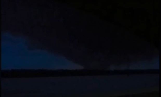 Невдало збили дрон – на Брянщині горить нафтобаза