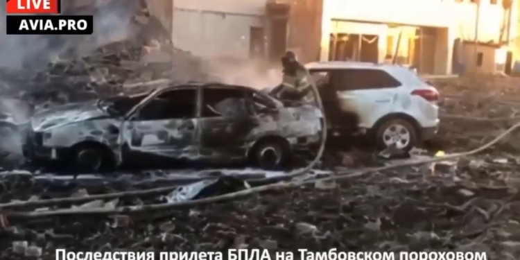 В ГУР підтвердили атаку на Брянську нафтобазу і Тамбовський пороховий завод (ВІДЕО)