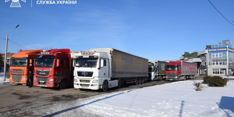 На кордоні з Румунією розблоковано два пункти пропуску (ФОТО)