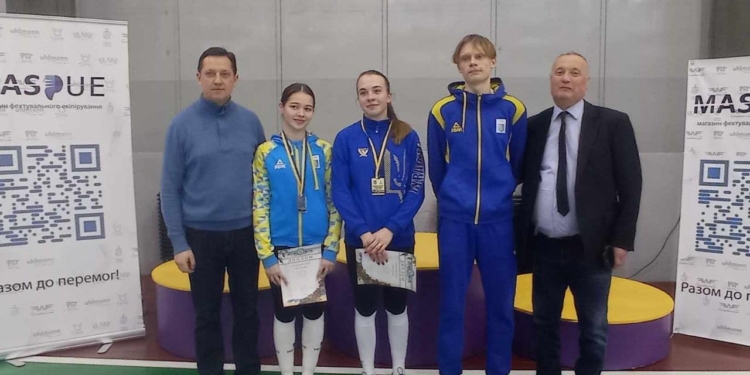 Миколаївські шаблісти завоювали три нагороди чемпіонату України з фехтування серед юніорів (ФОТО)