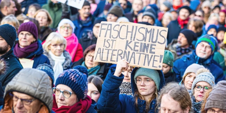 «Фашизм не є альтернативою»: близько 250 тисяч людей в Німеччині вийшли проти AfD (ВІДЕО)