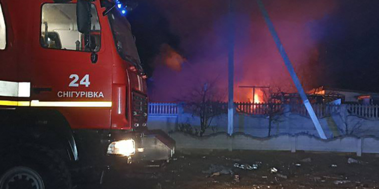 На Миколаївщині вогнеборці вночі ліквідували пожежу, спричинену ворожою дроновою атакою, – подробиці від ДСНС