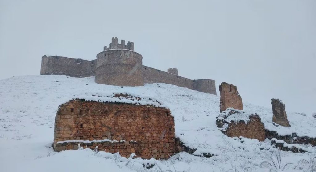 Іспанію засипало снігом - уряд змушений був задіяти армію (ФОТО) 2