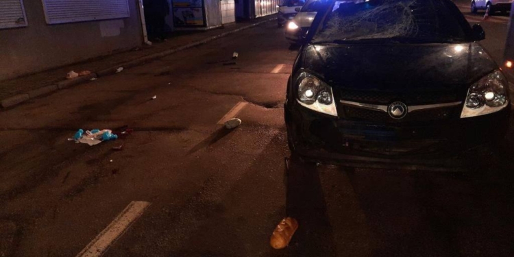 В Миколаєві Gelly збив дідуся з онуком, обидва в лікарні (ФОТО)