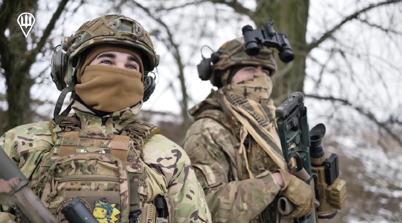 Коли відстань до окупантів 3-4 км – не перепона: два снайпера миколаївської «79-ки» знищили понад 40 ворогів (ВІДЕО)