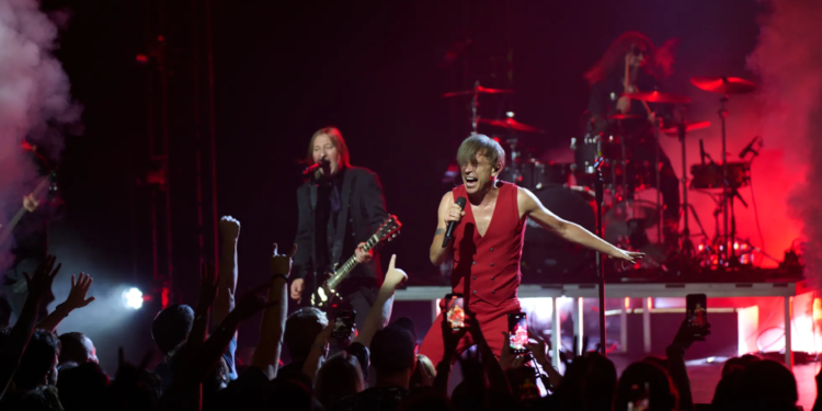 Музикантів Бі-2, які виступили проти війни в Україні, могли депортувати в Ізраїль після знущань в Тайланді, але відмовились після втручання РФ