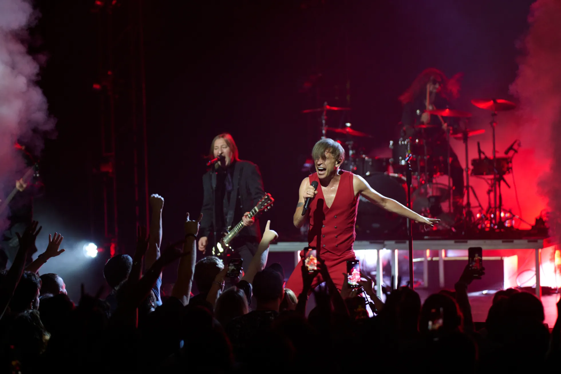 Музикантів Бі-2, які виступили проти війни в Україні, могли депортувати в Ізраїль після знущань в Тайланді, але відмовились після втручання РФ