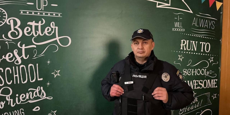 9 офіцерів служби освітньої безпеки почали працювати в школах Вознесенська на Миколаївщині (ФОТО)