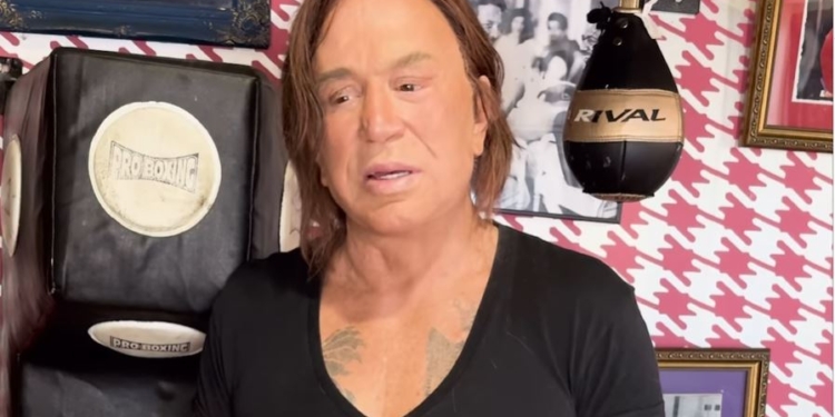 Мікі Рурк оголосив збір $1 млн. на відбудову будинків у Херсоні (ВІДЕО)