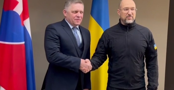 Візит Фіцо таки відбувається: прем’єр України зустрічається з прем’єром Словаччини в Ужгороді (ВІДЕО)