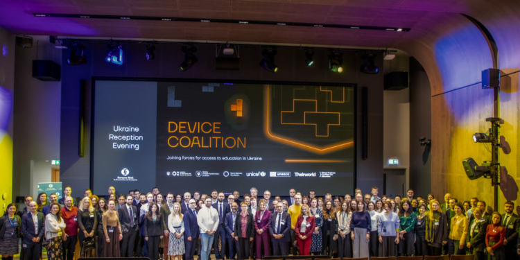 Запрацювала Коаліція девайсів: українським школярам та вчителям передадуть понад 50 тисяч гаджетів